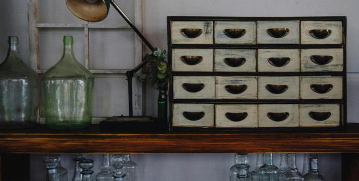 6 consejos para poner estanterías en trasteros